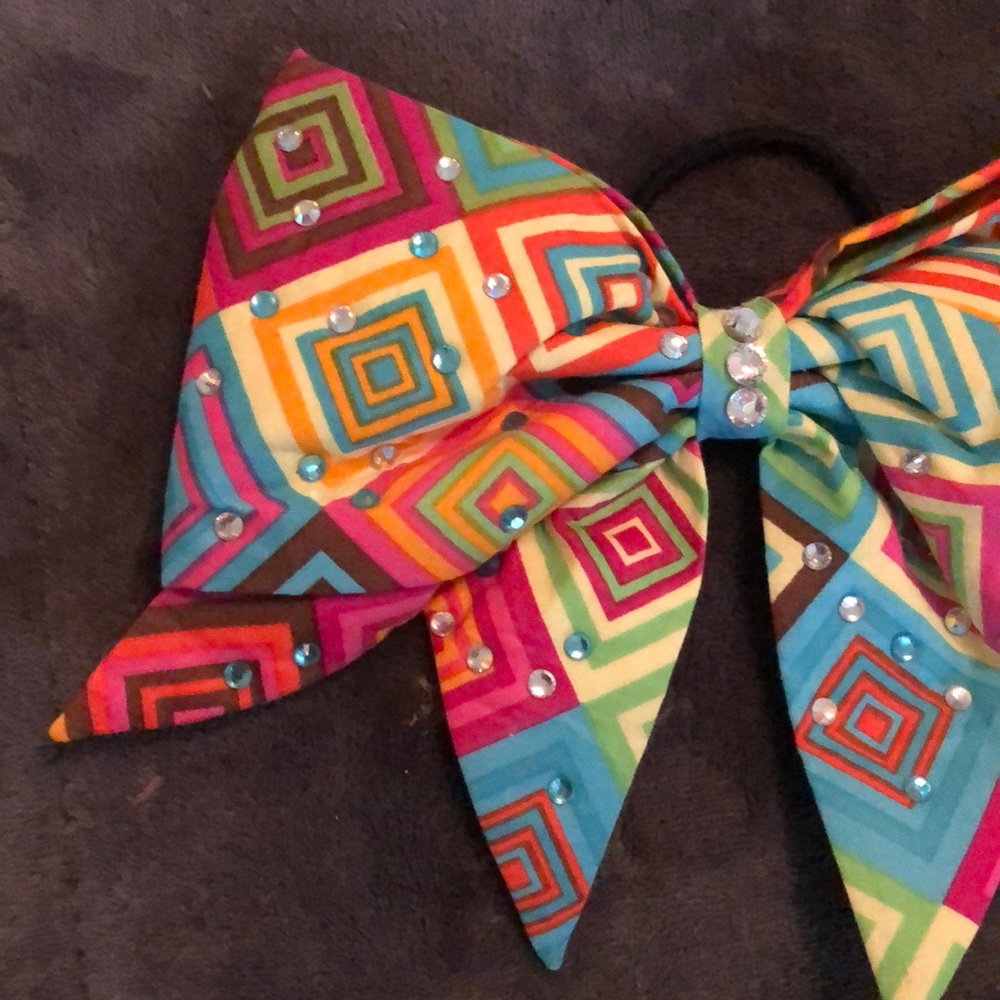 Cheer bow - Picture 2 of 3